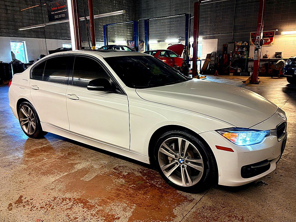 2013 BMW 3 Series Image 8