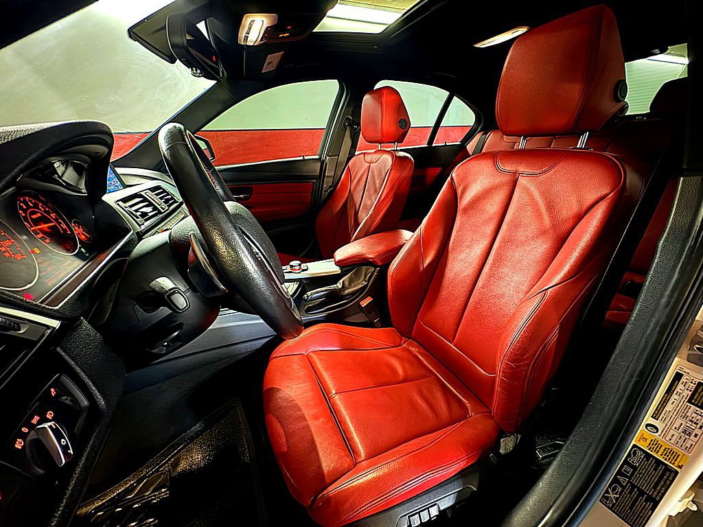 2013 BMW 3 Series Image 11