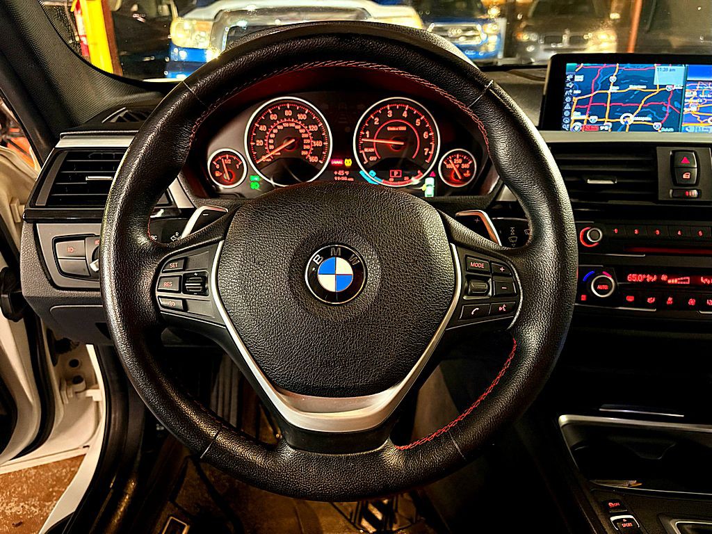 2013 BMW 3 Series Image 12