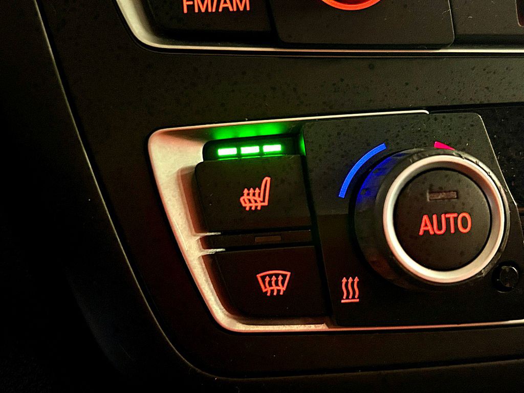 2013 BMW 3 Series Image 17