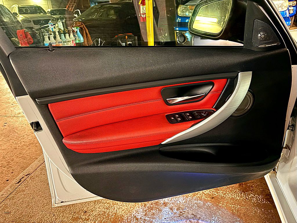 2013 BMW 3 Series Image 20