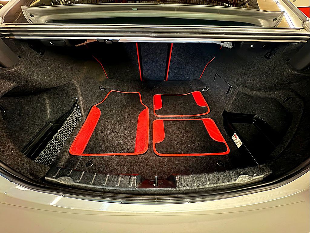 2013 BMW 3 Series Image 24