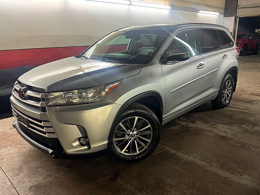 2018 Toyota Highlander Image 1