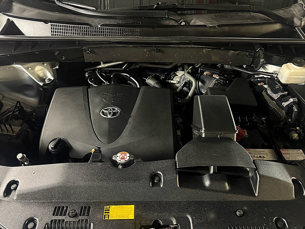 2018 Toyota Highlander Image 2