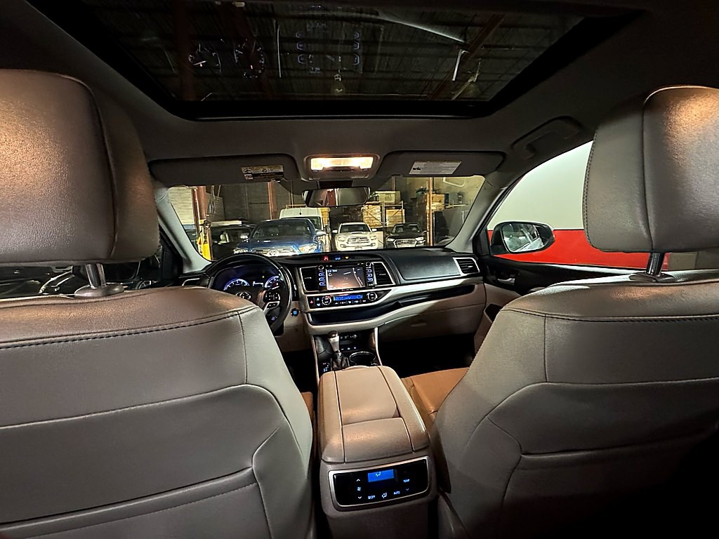 2018 Toyota Highlander Image 19