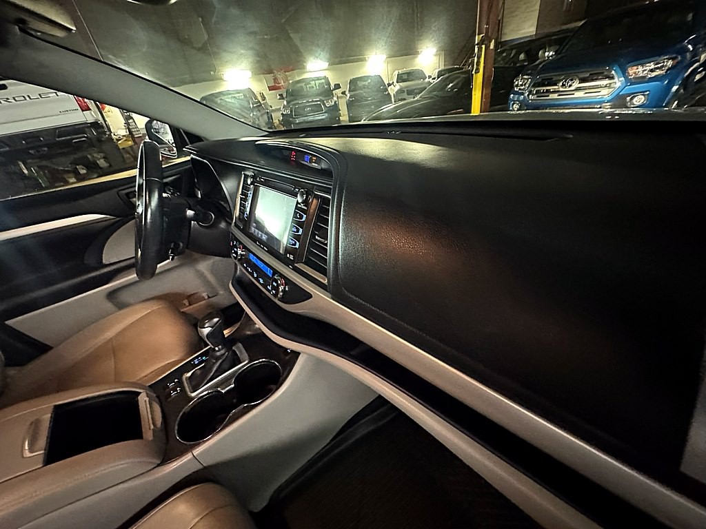 2018 Toyota Highlander Image 25