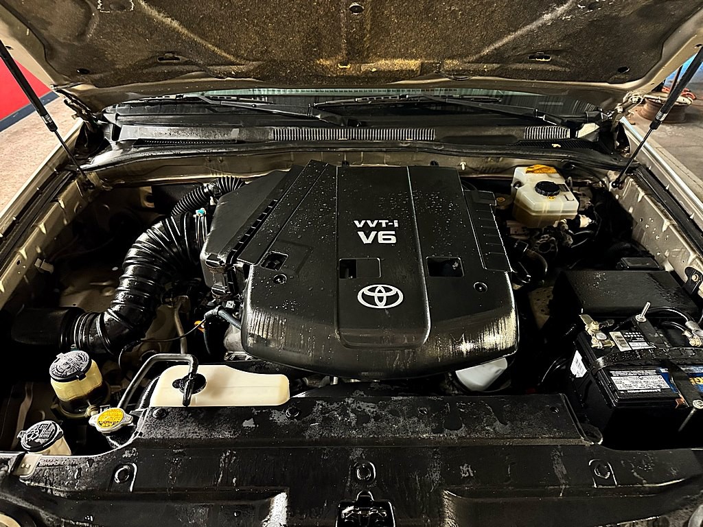 2004 Toyota 4Runner Image 3