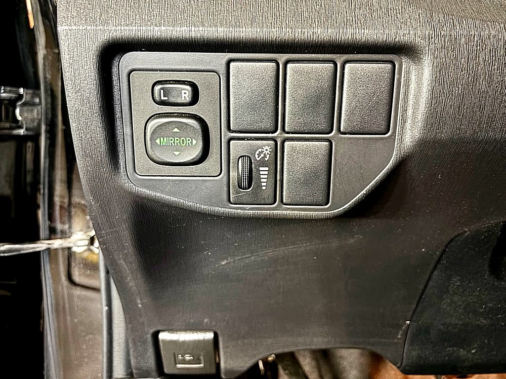 2012 Toyota Prius Image 16