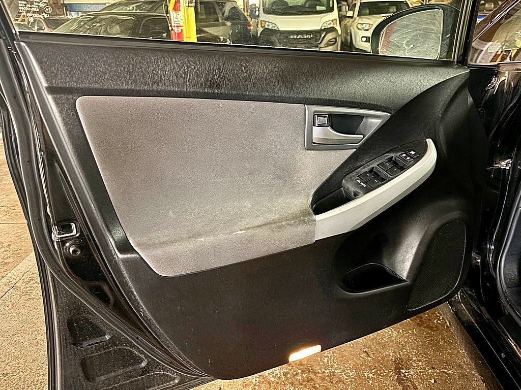 2012 Toyota Prius Image 17