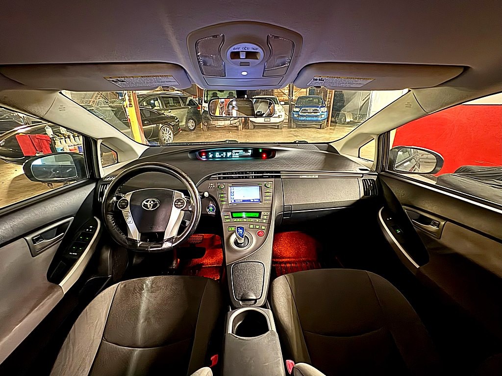 2012 Toyota Prius Image 18