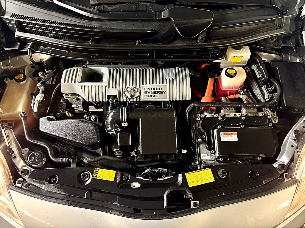 2013 Toyota Prius Image 2