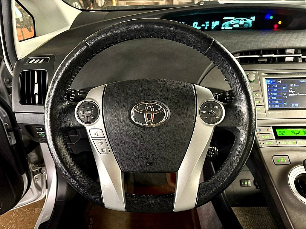 2013 Toyota Prius Image 11