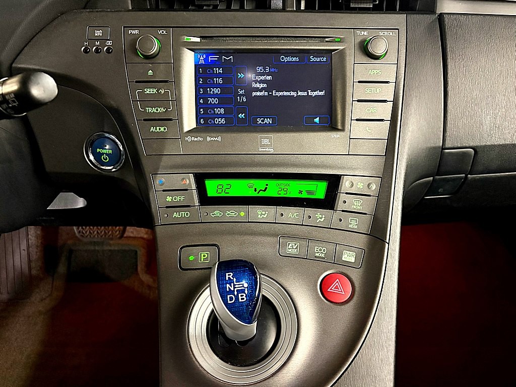 2013 Toyota Prius Image 13