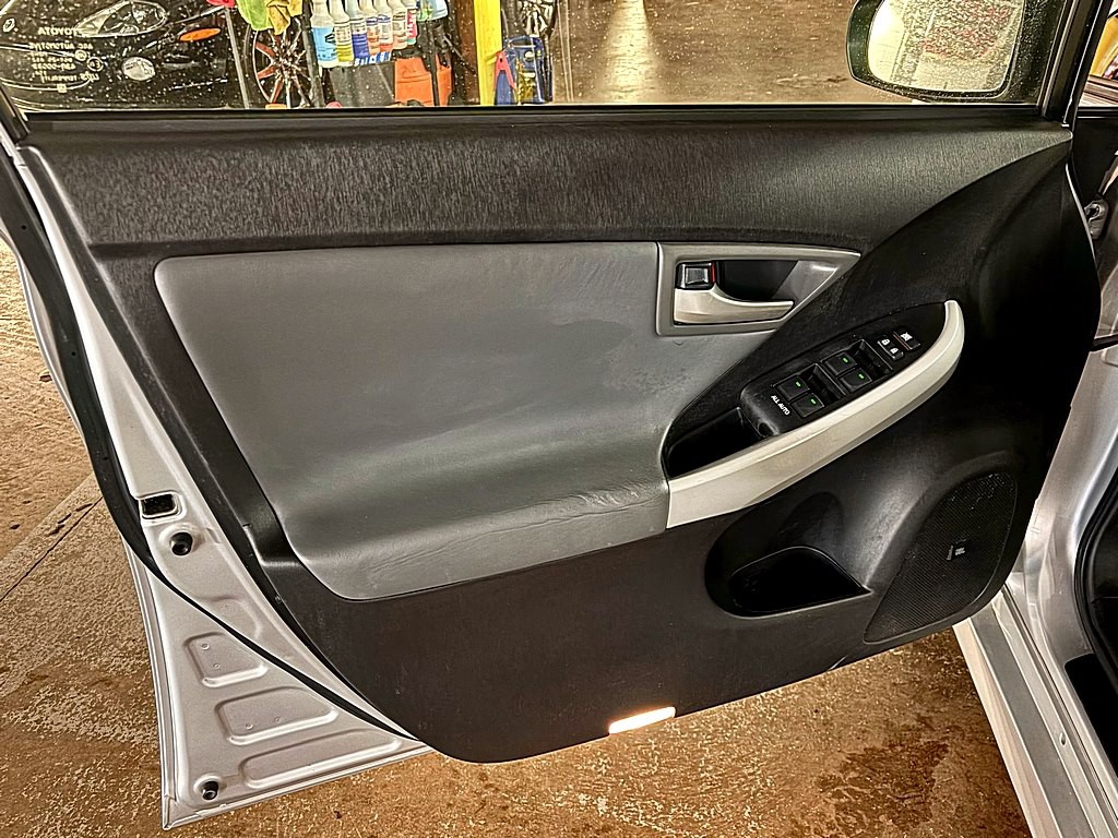 2013 Toyota Prius Image 18