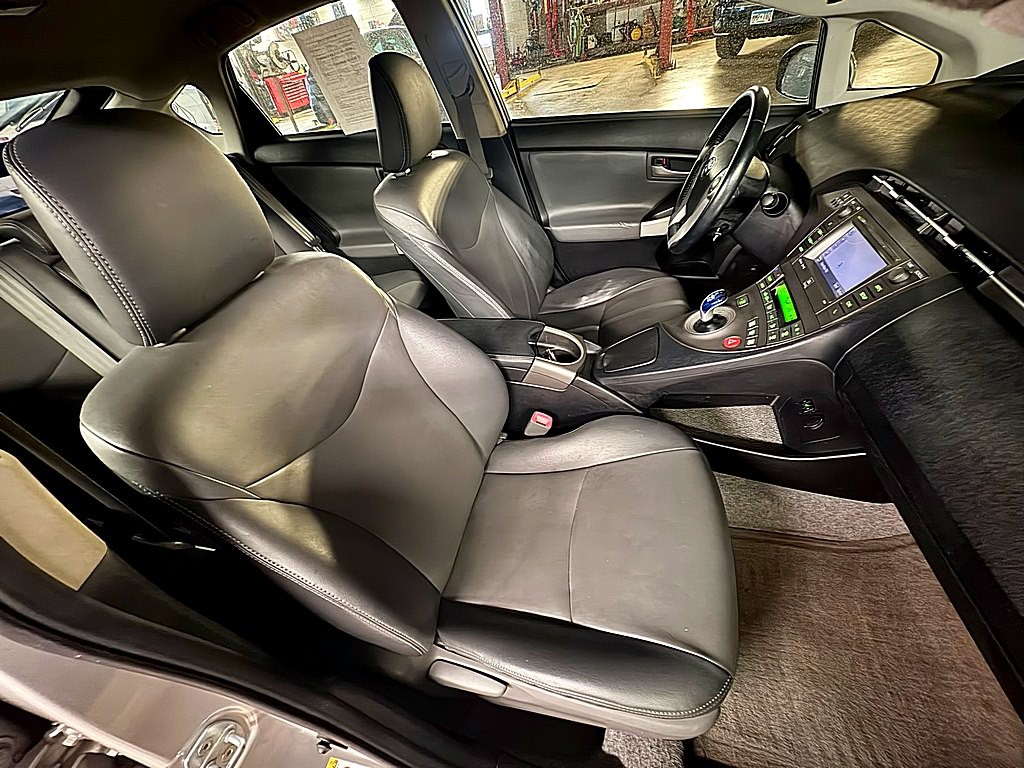2013 Toyota Prius Image 24
