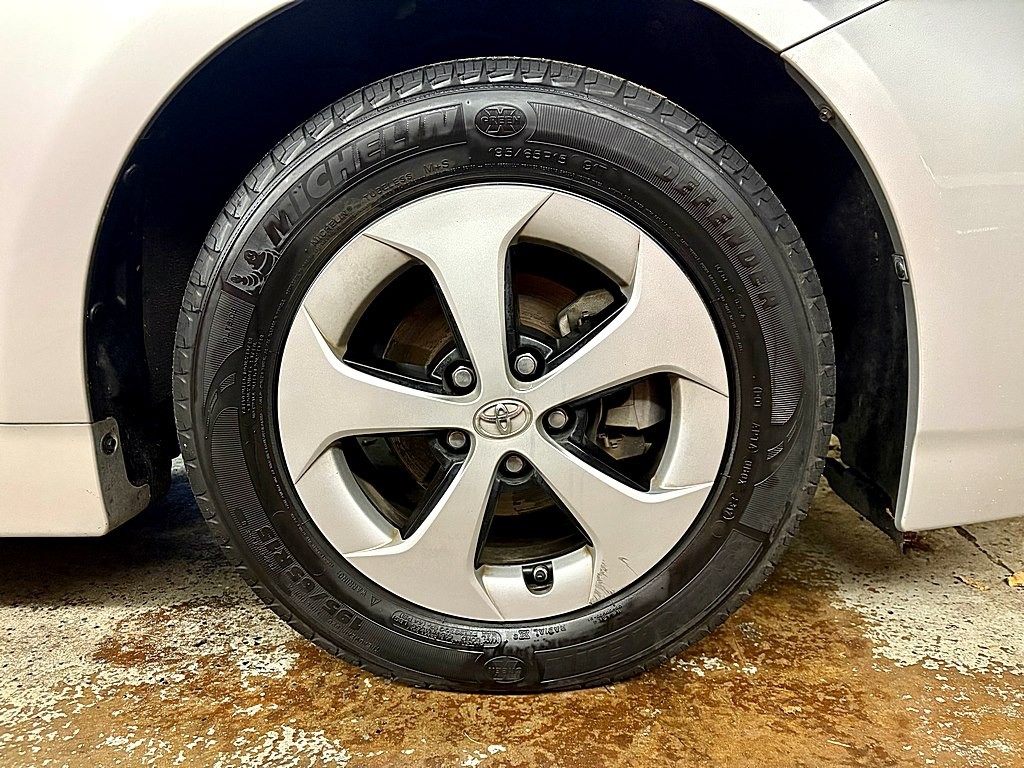 2013 Toyota Prius Image 25