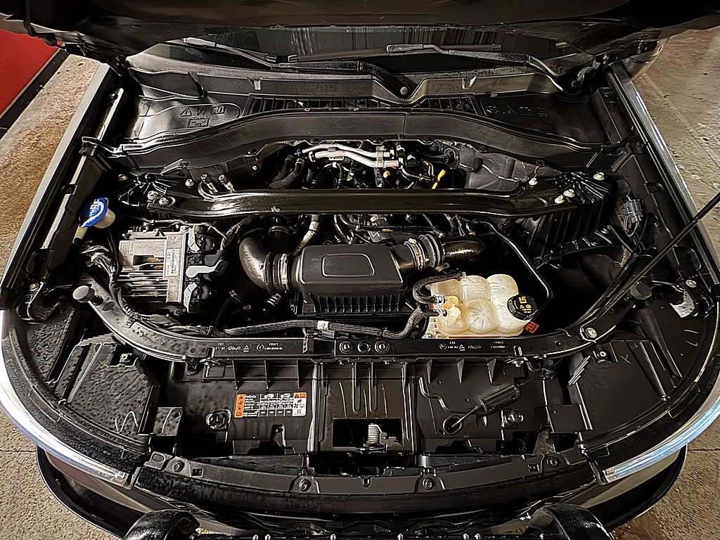 2021 Ford Explorer Image 2