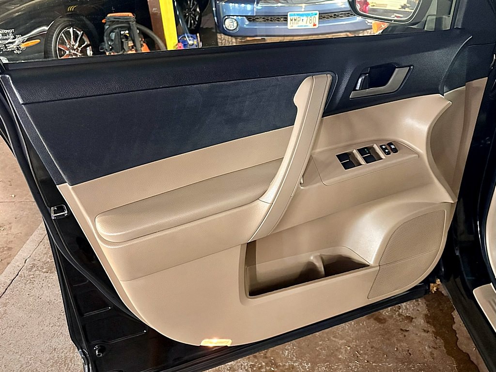 2011 Toyota Highlander Image 18