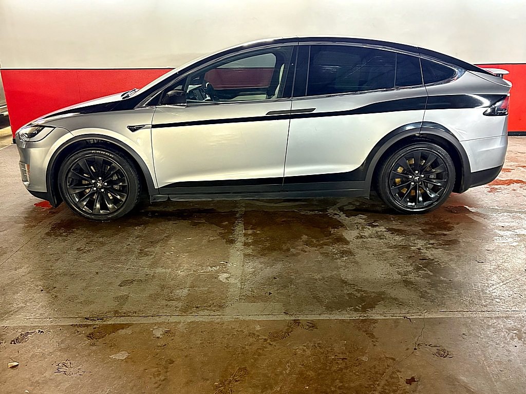 2017 Tesla Model X Image 3