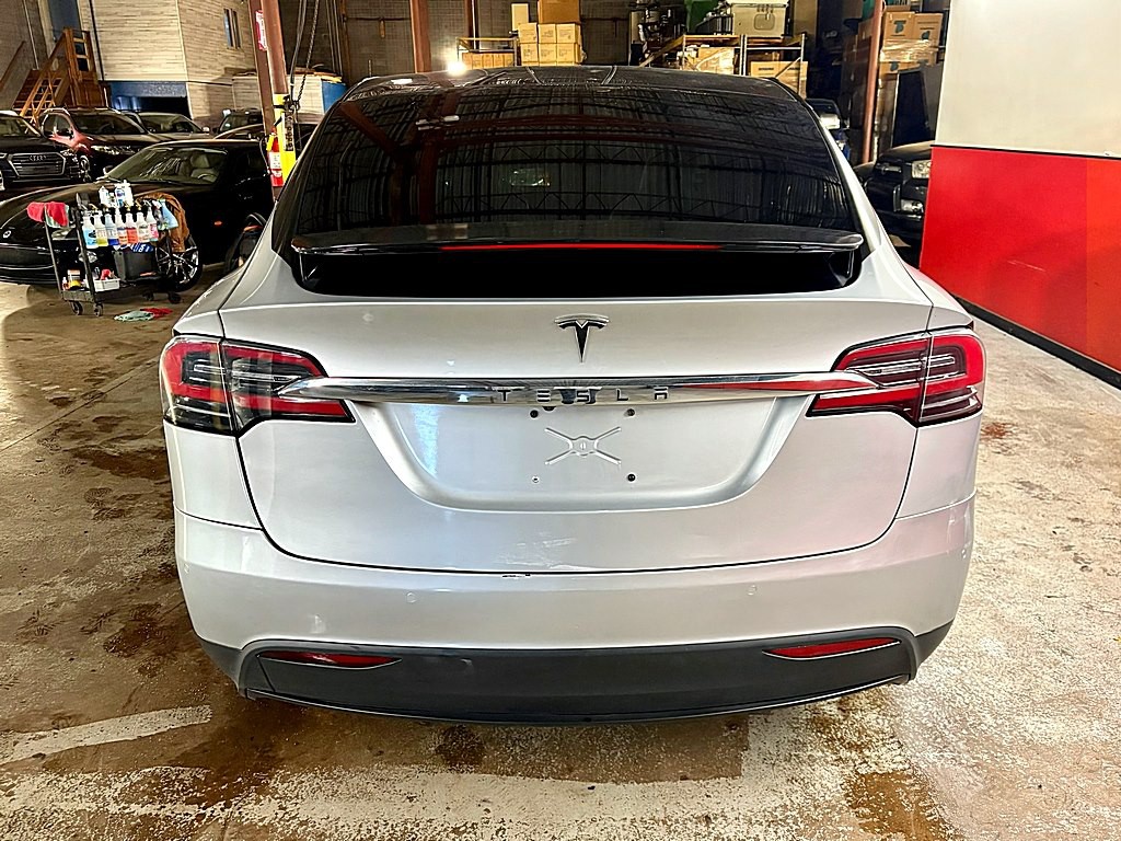 2017 Tesla Model X Image 5