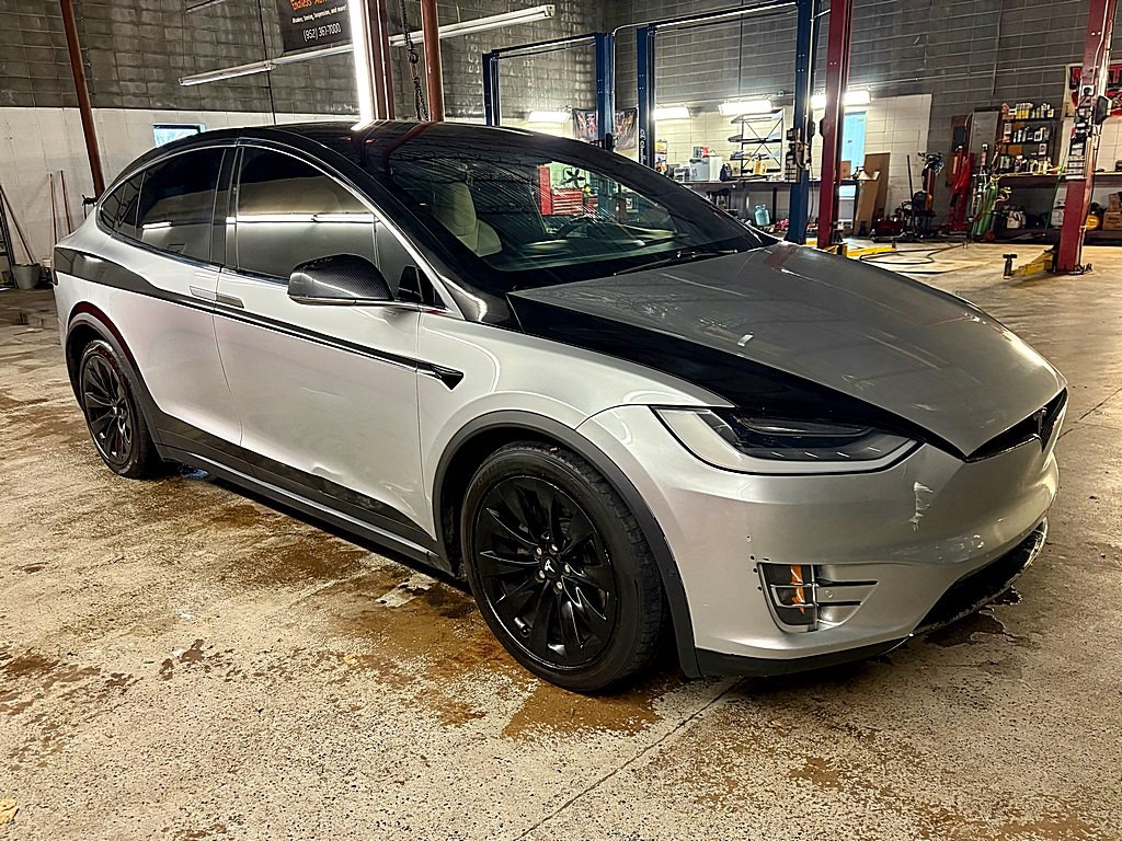 2017 Tesla Model X Image 7