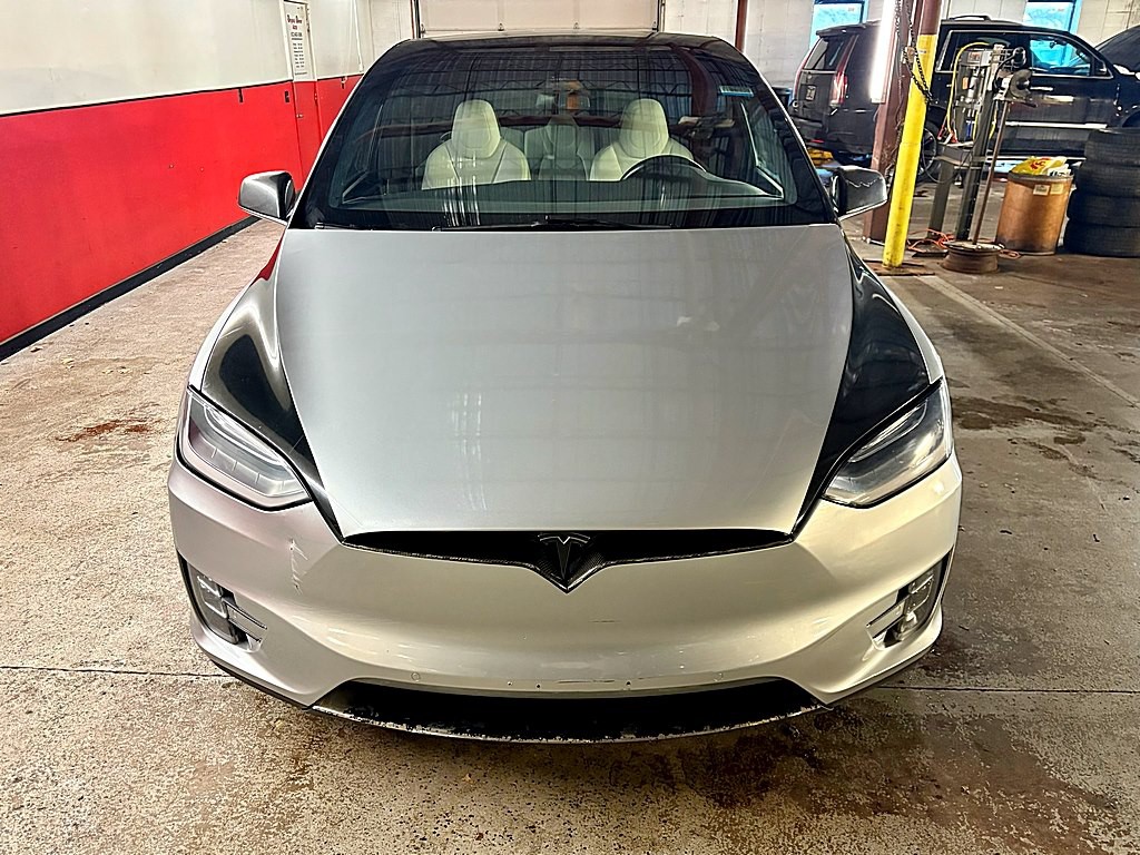 2017 Tesla Model X Image 8
