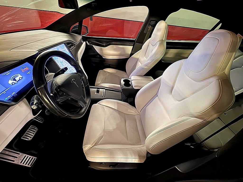 2017 Tesla Model X Image 10