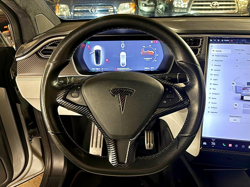 2017 Tesla Model X Image 12
