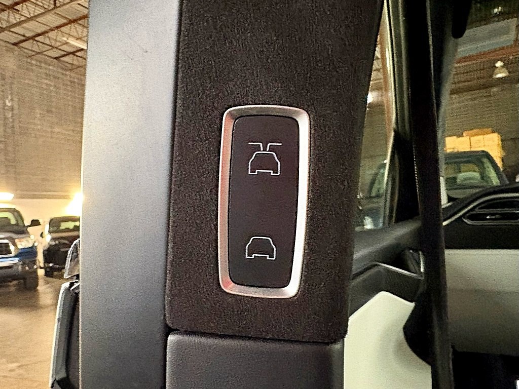 2017 Tesla Model X Image 26