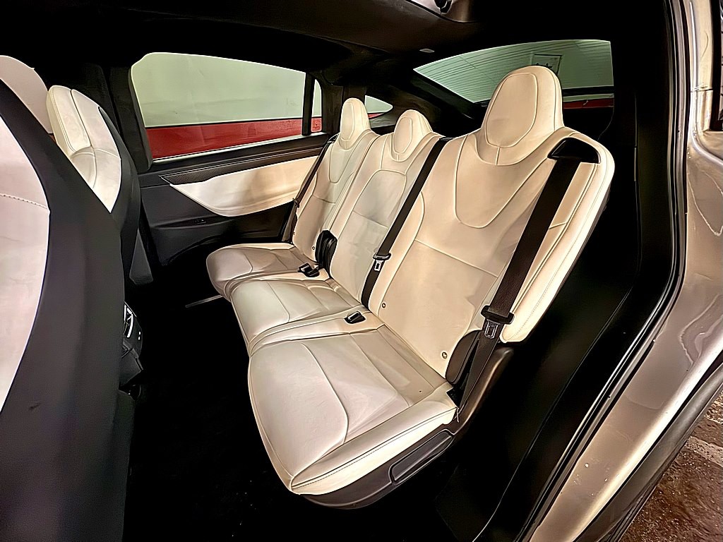 2017 Tesla Model X Image 27