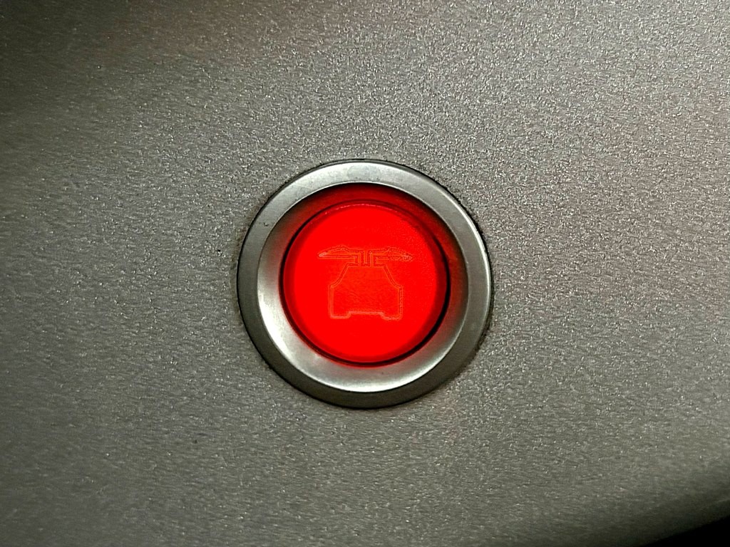 2017 Tesla Model X Image 28