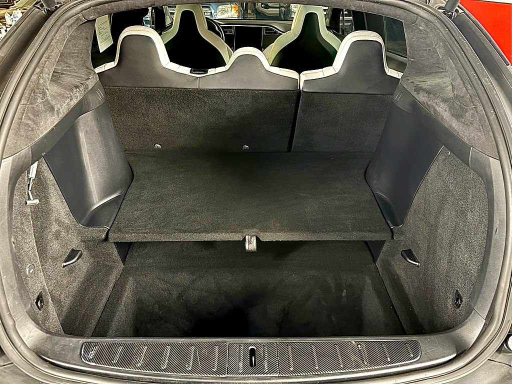 2017 Tesla Model X Image 29
