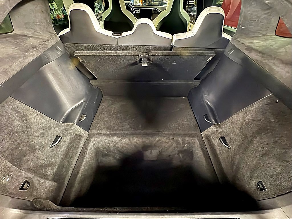 2017 Tesla Model X Image 30