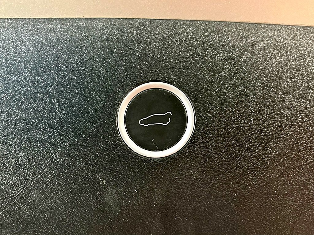 2017 Tesla Model X Image 31