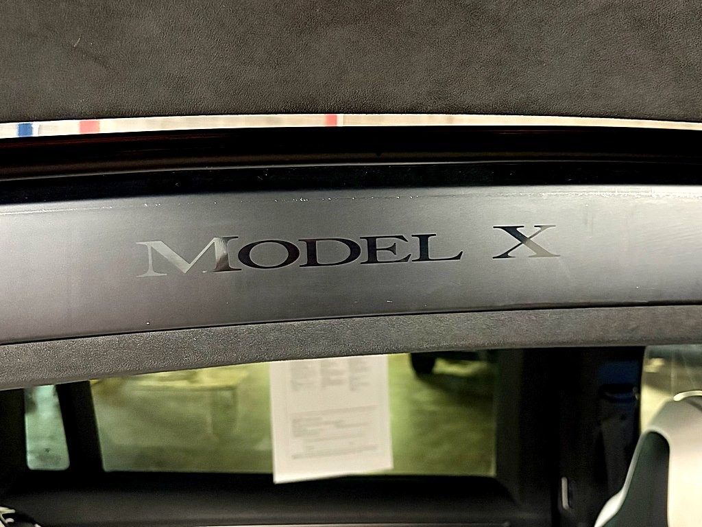 2017 Tesla Model X Image 33
