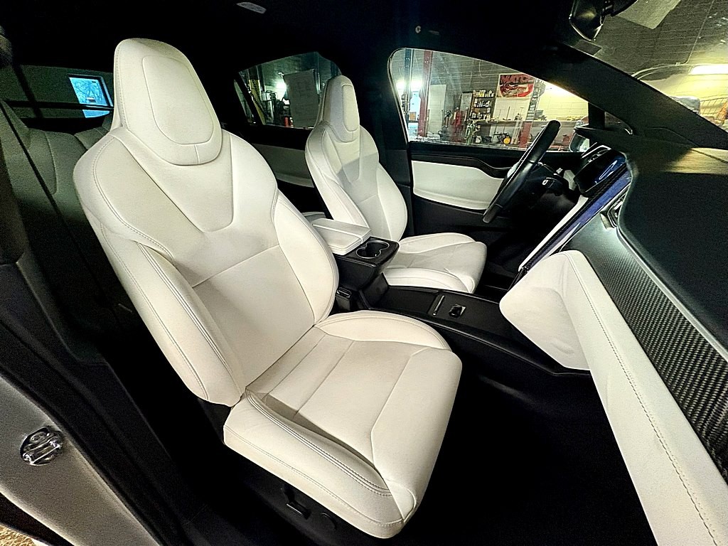 2017 Tesla Model X Image 35