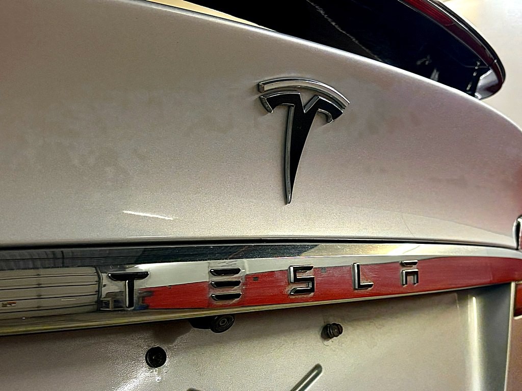 2017 Tesla Model X Image 37