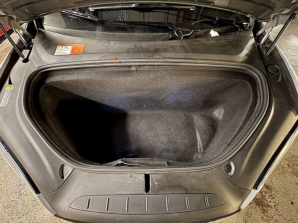 2017 Tesla Model X Image 38