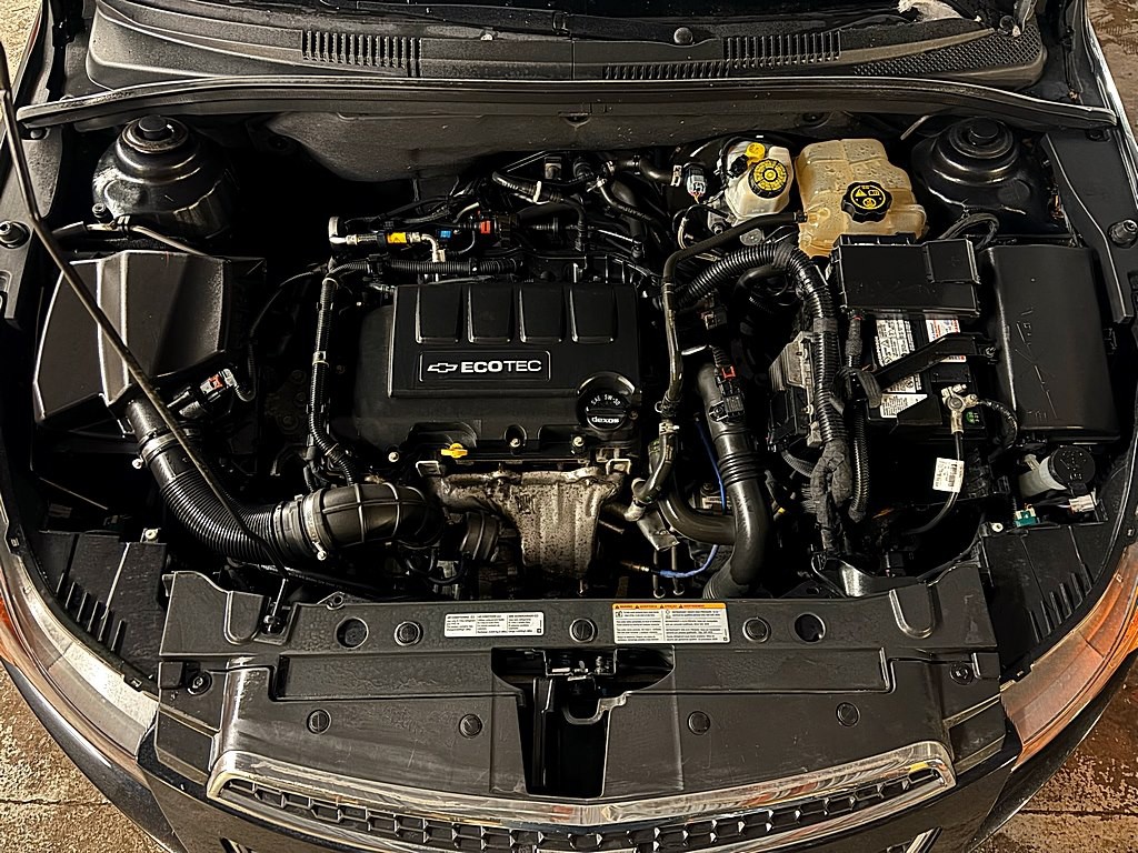 2014 Chevrolet Cruze Image 2