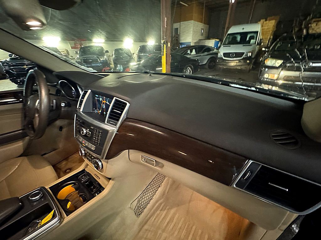 2014 Mercedes-Benz M-Class Image 21