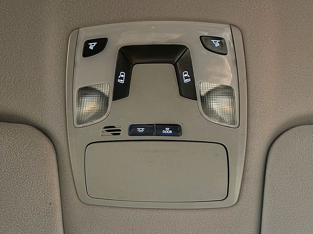 2014 Toyota Sienna Image 16