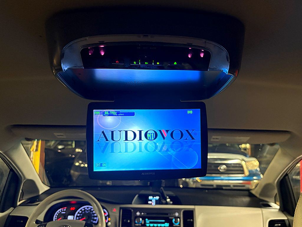 2014 Toyota Sienna Image 19