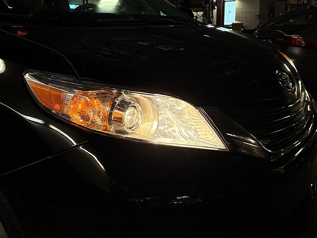 2014 Toyota Sienna Image 29