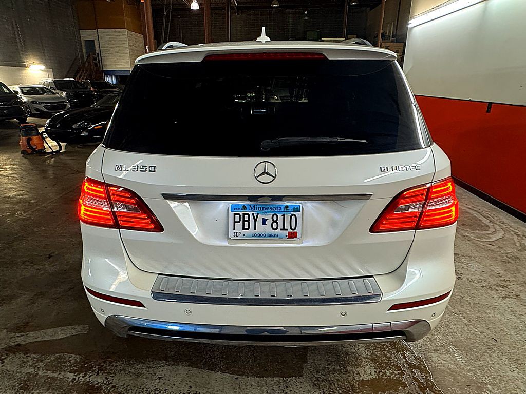 2012 Mercedes-Benz M-Class Image 6