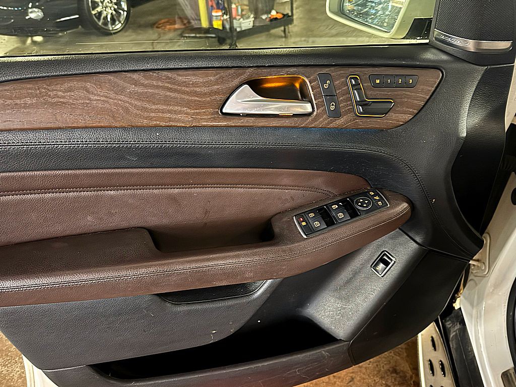 2012 Mercedes-Benz M-Class Image 12