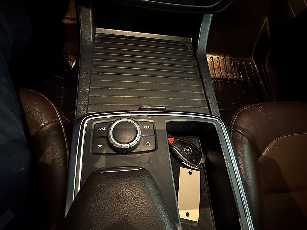 2012 Mercedes-Benz M-Class Image 18