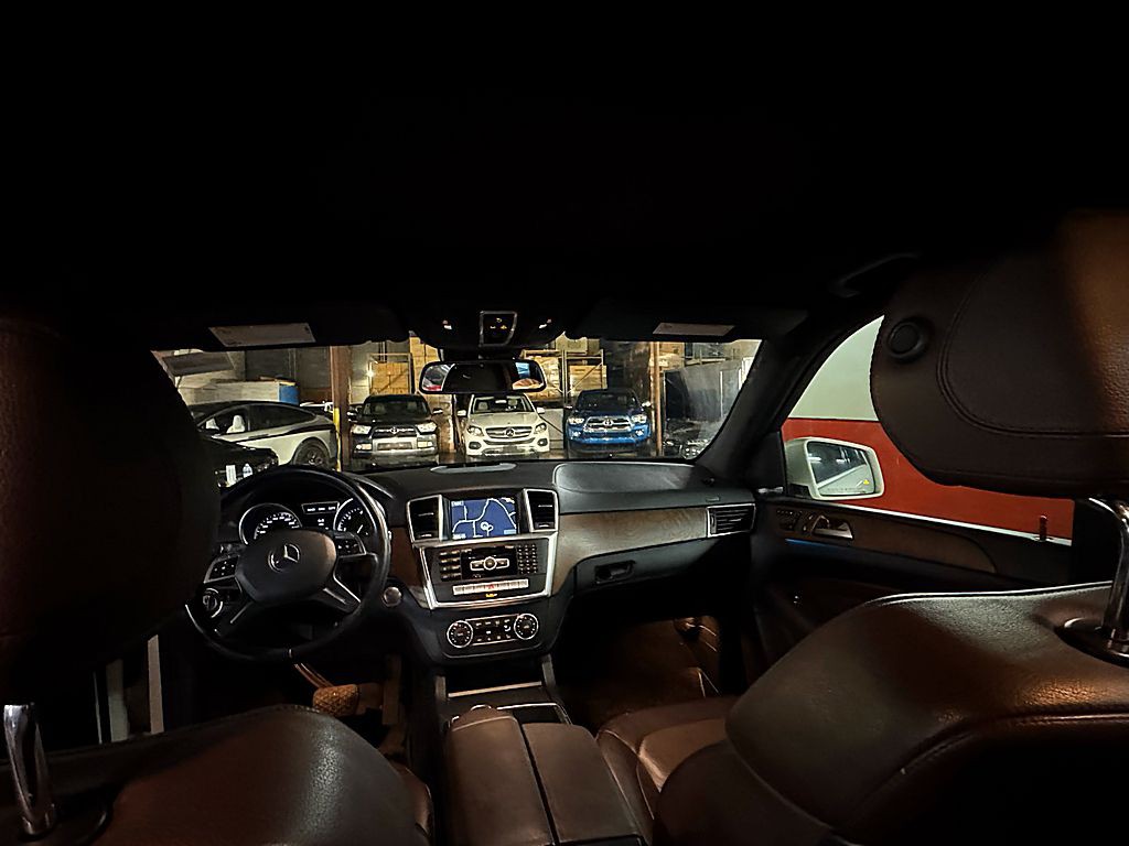 2012 Mercedes-Benz M-Class Image 21
