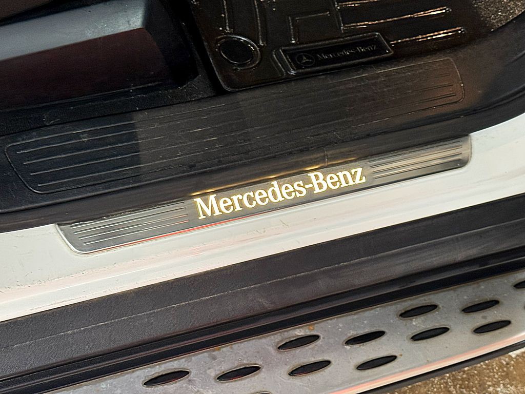 2012 Mercedes-Benz M-Class Image 29