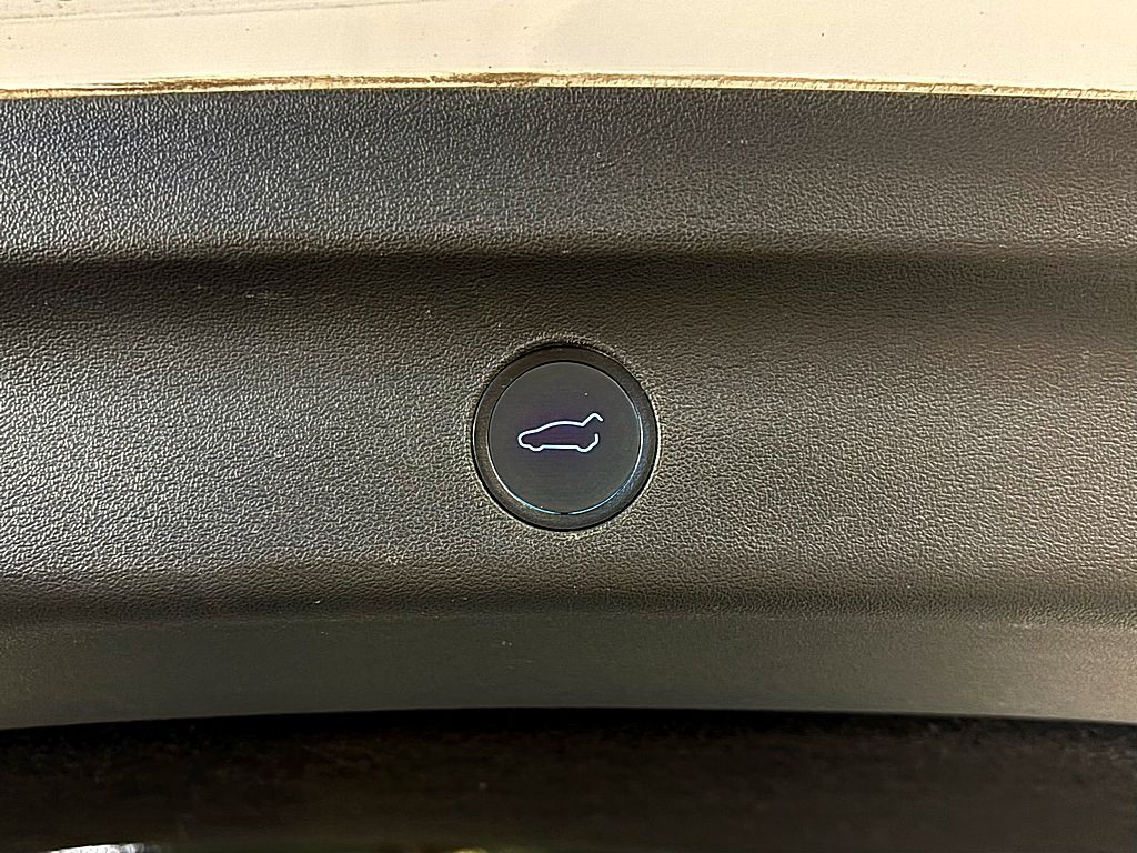 2021 Tesla Model Y Image 23