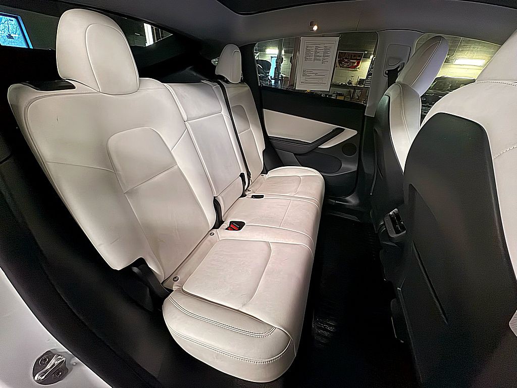 2021 Tesla Model Y Image 24